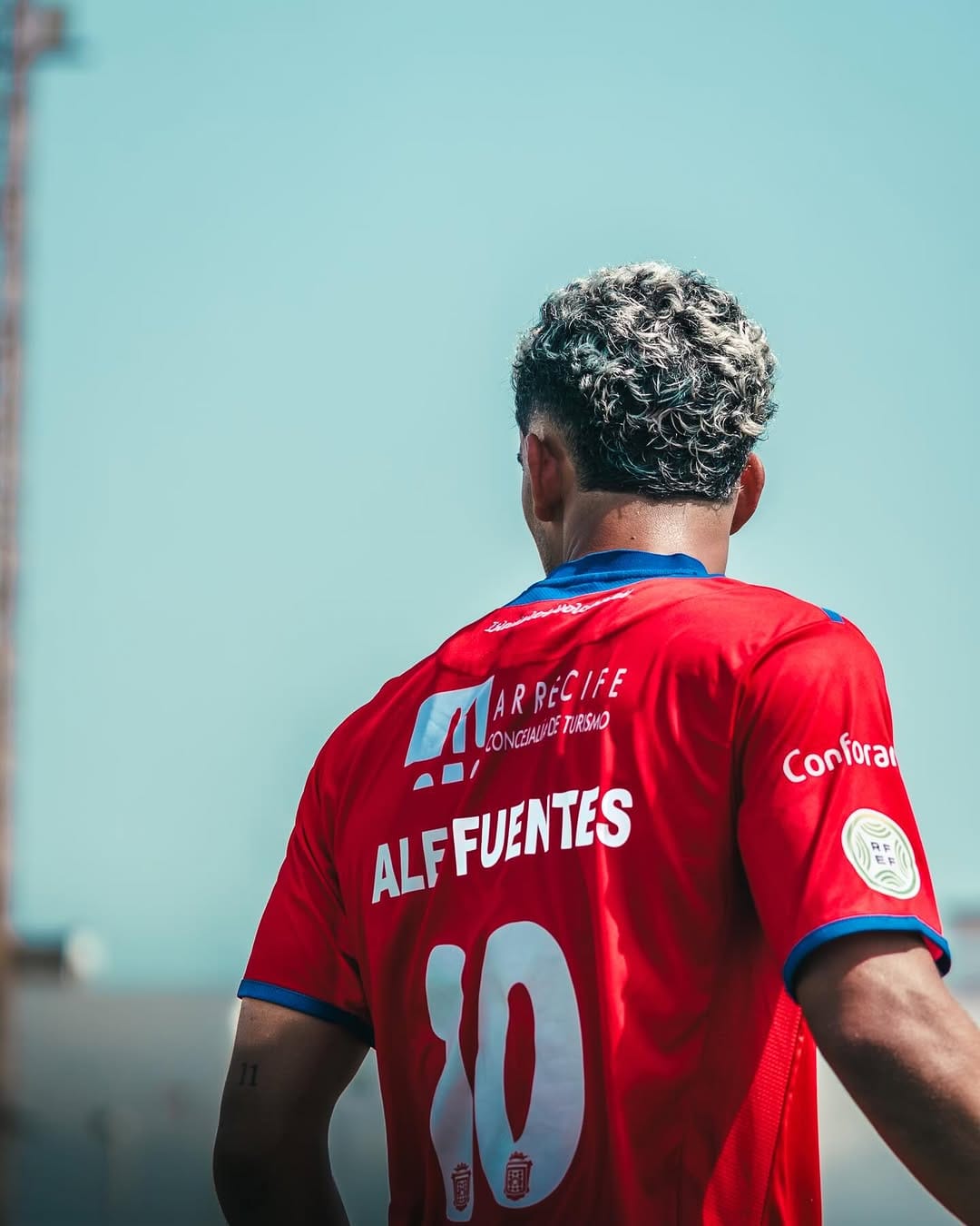 Alf Fuentes, dorsal 10 de la UD Lanzarote, de espaldas